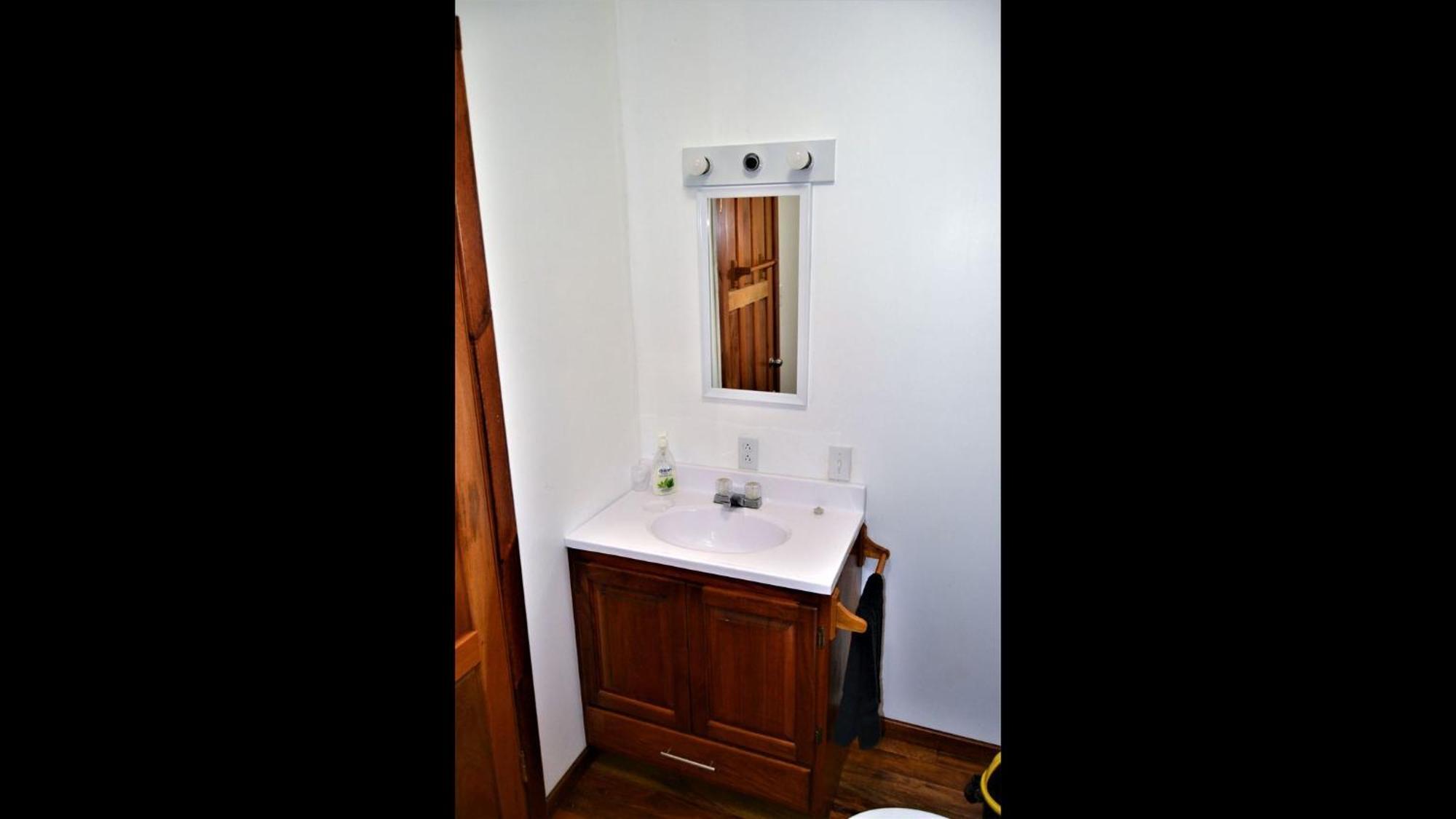 Iguana Roost Tourism Gold Standard Fully Equipped Two Bedroom Cabin San Ignacio Eksteriør billede