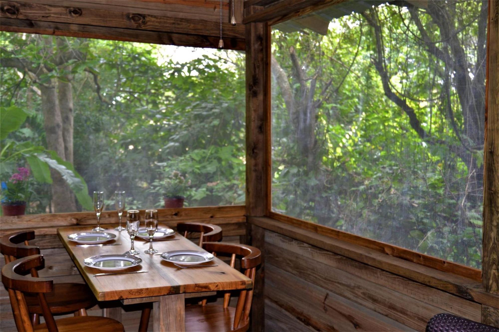 Iguana Roost Tourism Gold Standard Fully Equipped Two Bedroom Cabin San Ignacio Eksteriør billede