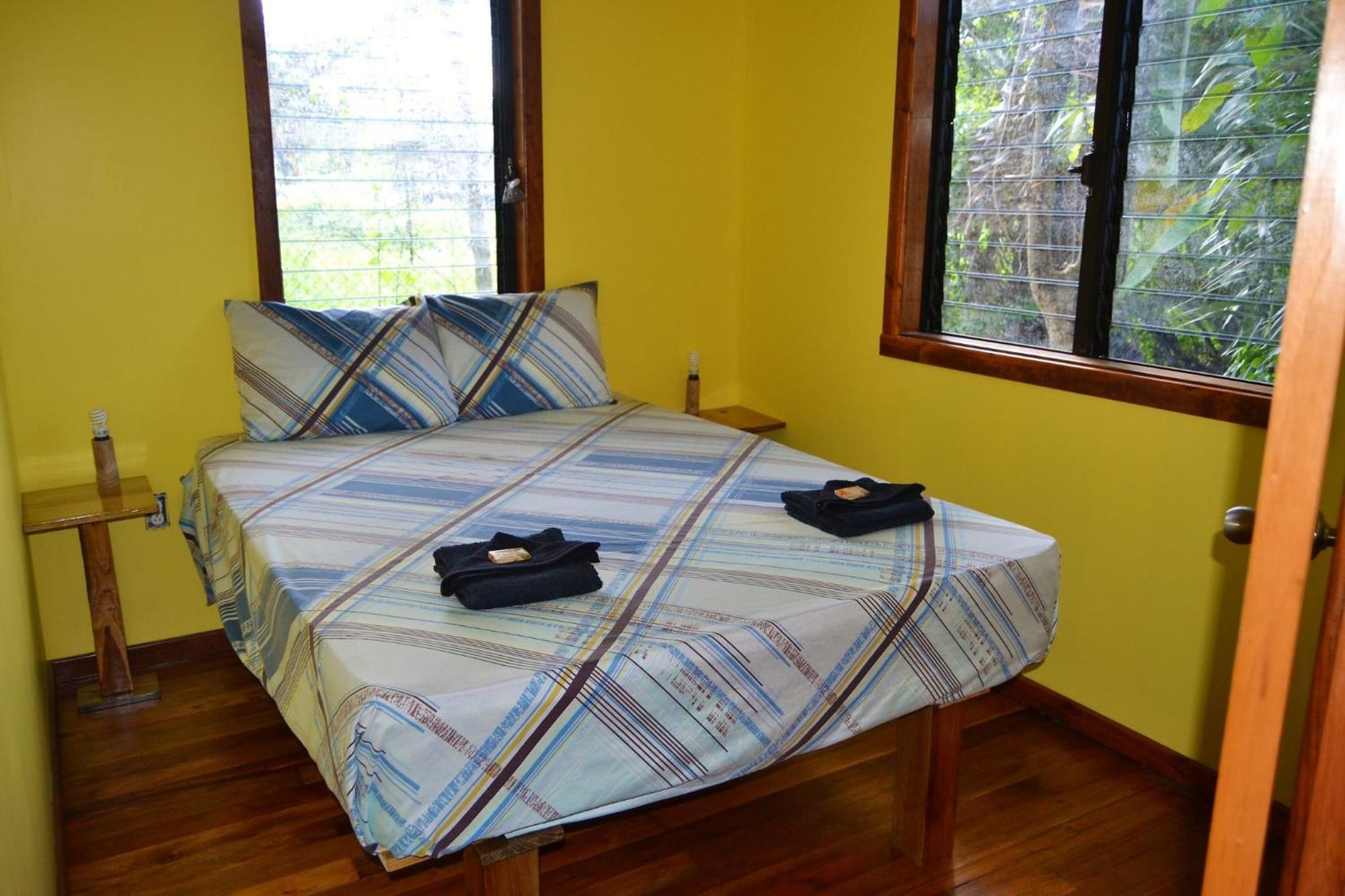 Iguana Roost Tourism Gold Standard Fully Equipped Two Bedroom Cabin San Ignacio Eksteriør billede